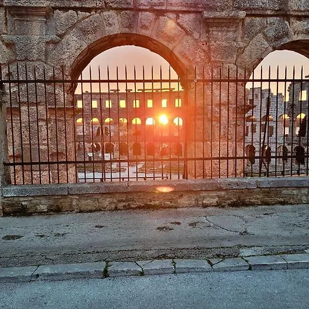 Amfiteatar 아파트