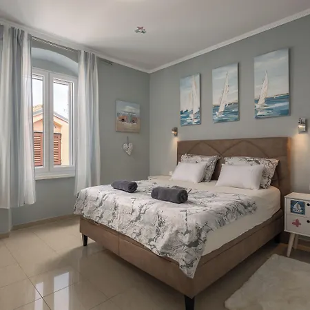 Amfiteatar 아파트 풀라