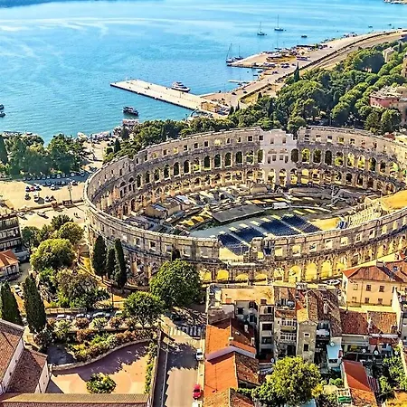 Amfiteatar * Pula
